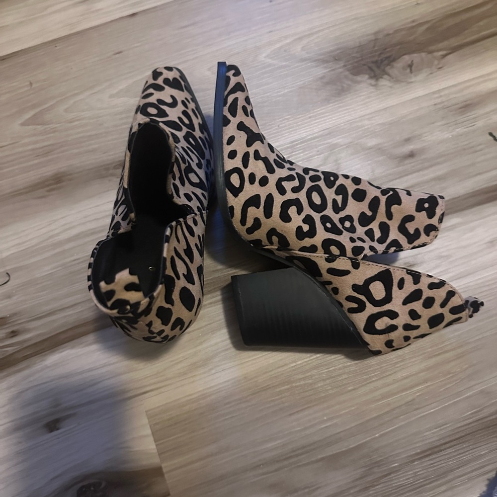 Leopard Print Block Heel Pumps